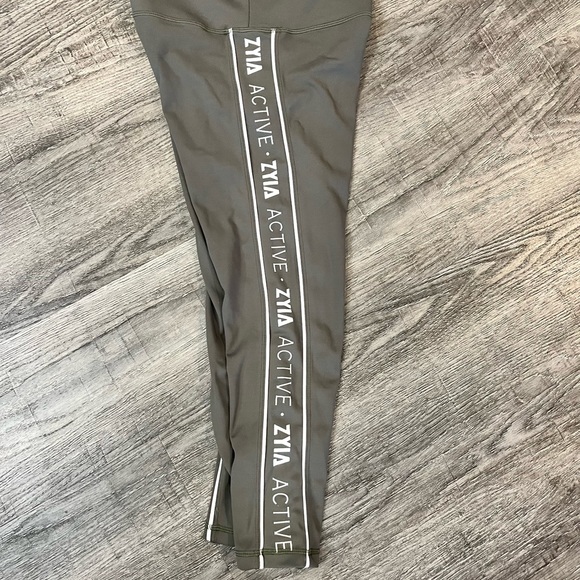 Zyia crop light n tight legging - size 4. Olive green in color. - Picture 6 of 6
